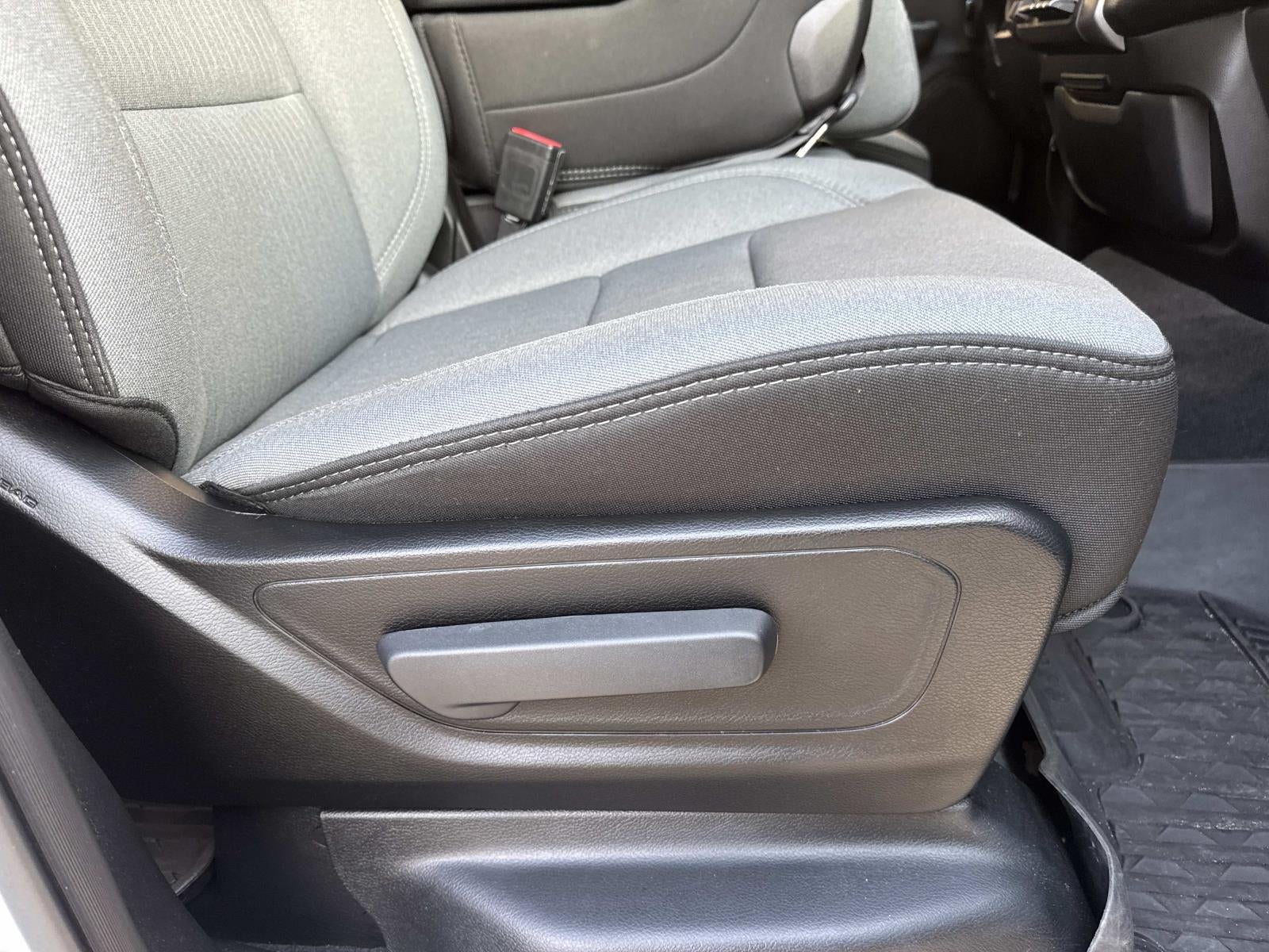 2022 RAM 1500 Big Horn Crew Cab 4x4 6'4' Box