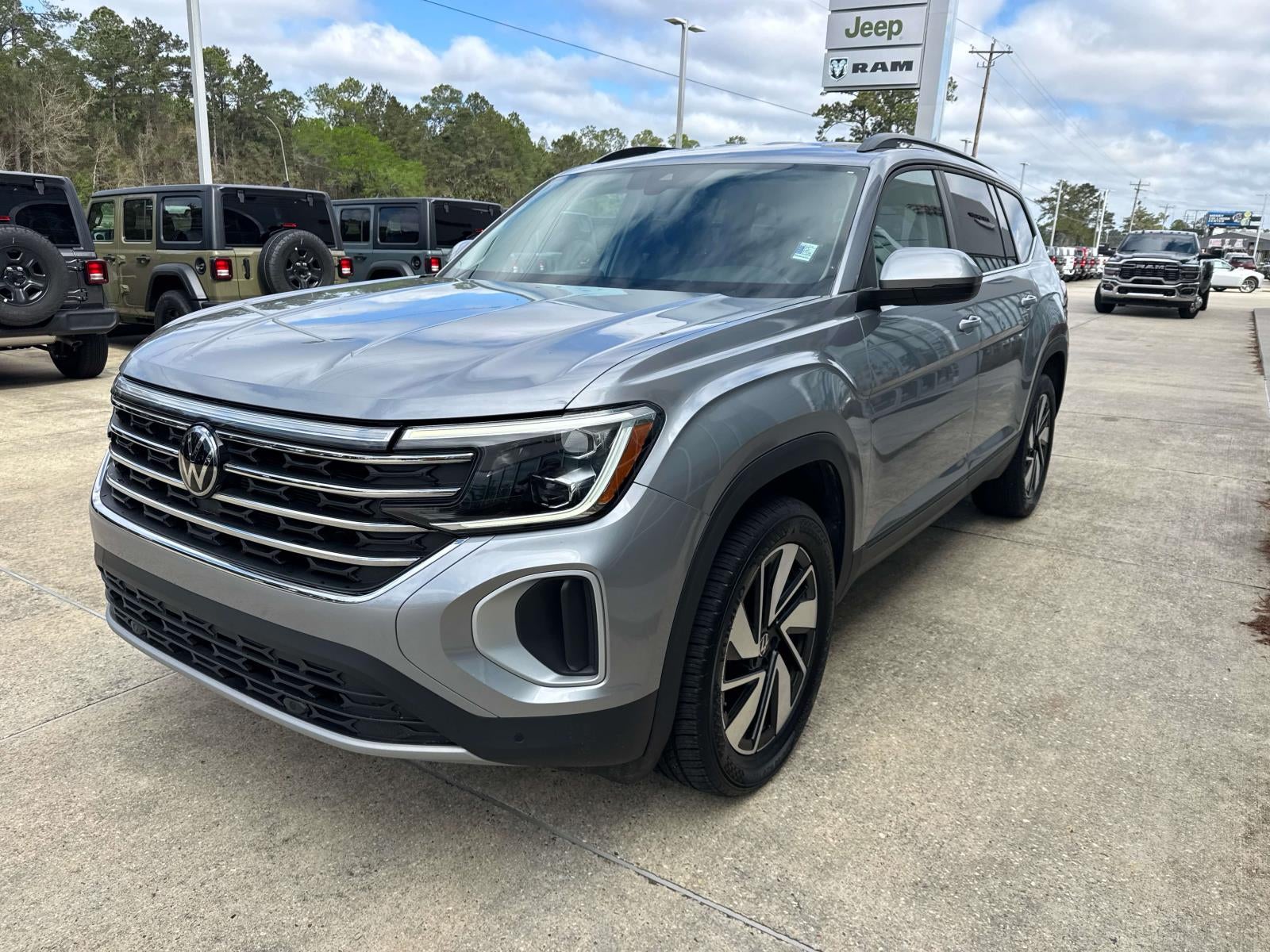 2024 Volkswagen Atlas 2.0T SE w/Technology