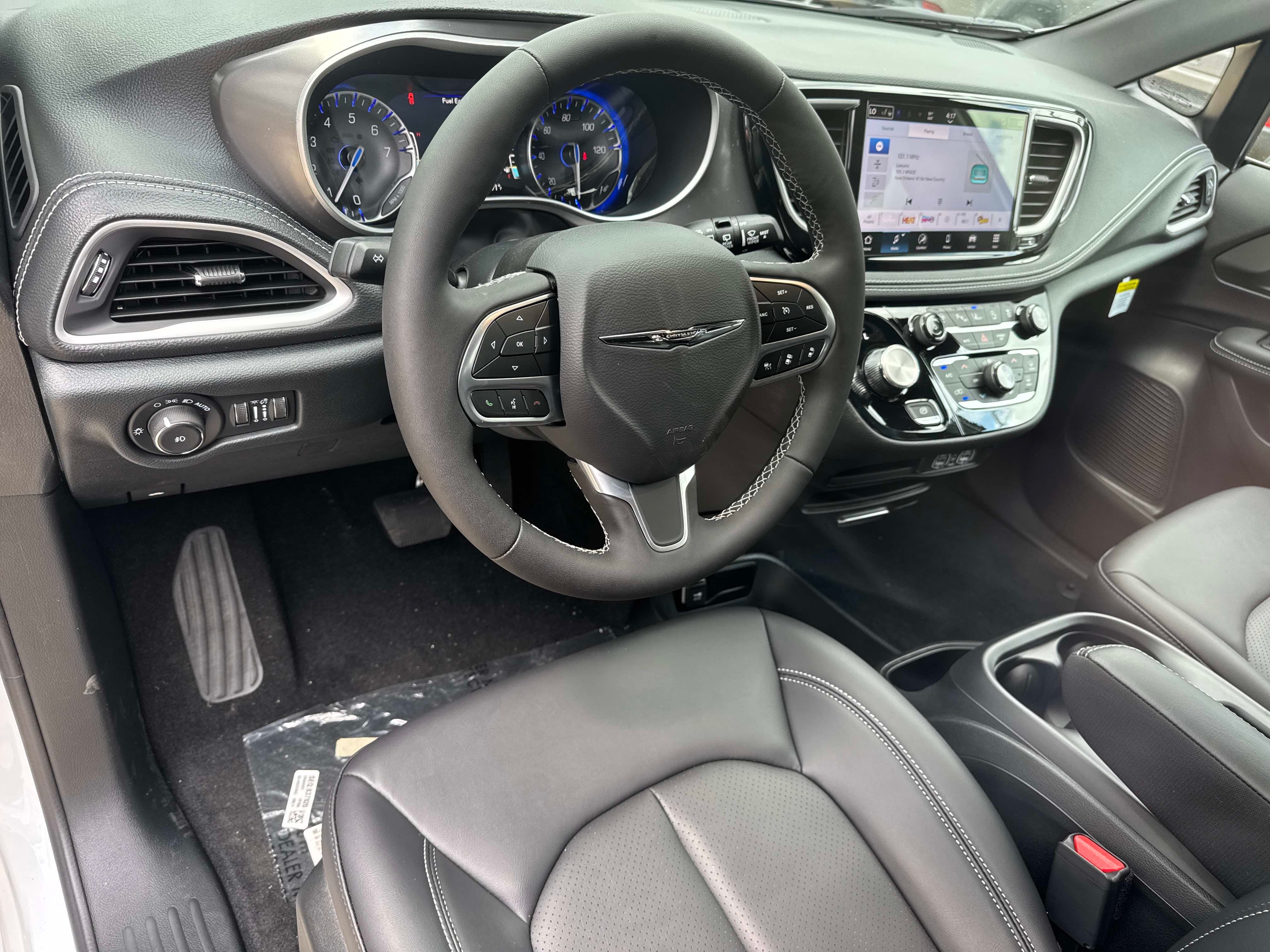 2025 Chrysler Pacifica Select