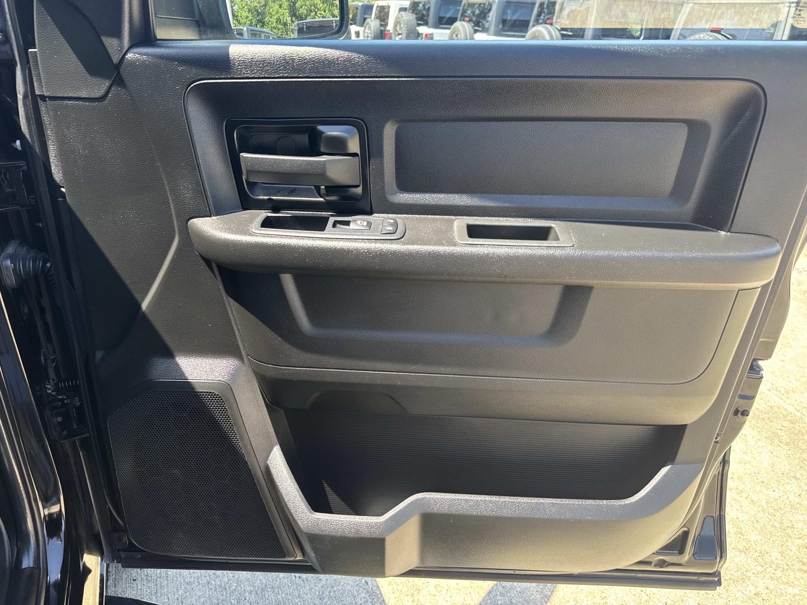 2022 RAM 1500 Classic Tradesman Crew Cab 4x4 5'7' Box