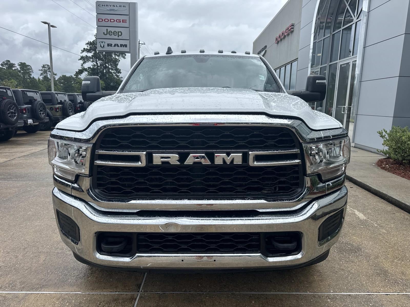 2024 RAM 3500 Chassis Tradesman/SLT/Laramie/Limited